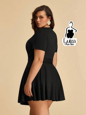 Vestido Curto Godê Plissado Manga Curta Plus Size Vestido Curto Godê Plissado Manga Curta Plus Size
