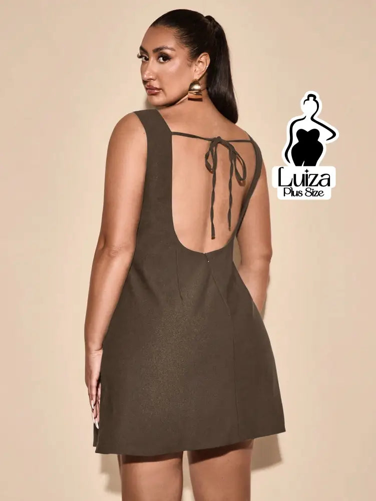 Vestido Curto Minimalista Sem Mangas Fenda Lateral Plus Size Vestido Curto Minimalista Sem Mangas Fenda Lateral Plus