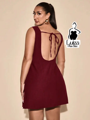 Vestido Curto Minimalista Sem Mangas Fenda Lateral Plus Size Vestido Curto Minimalista Sem Mangas Fenda Lateral Plus