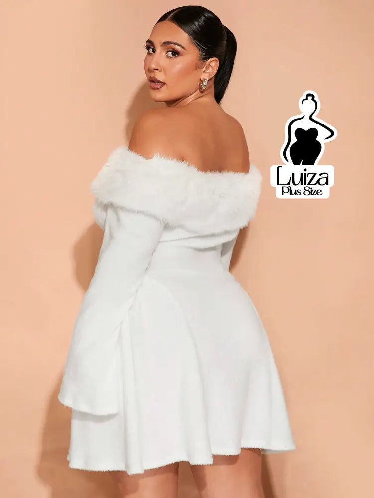 Vestido Curto Ombro A Ombro Plumas Manga Flare Plus Size Vestido Curto Ombro A Ombro Plumas Manga Flare Plus Size