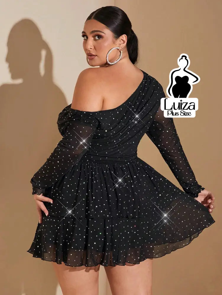 Vestido Curto Ombro Só Manga Longa Brilho Plus Size Vestido Curto Ombro Só Manga Longa Brilho Plus Size