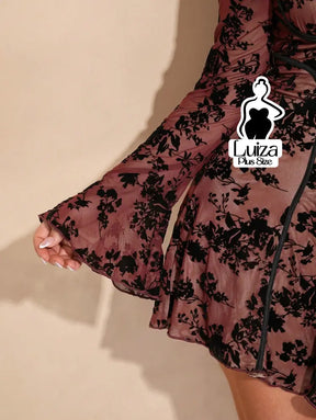 Vestido Curto Rodado Floral Manga Longa Flare Plus Size Vestido Curto Rodado Floral Manga Longa Flare Plus Size