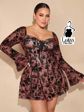 Vestido Curto Rodado Floral Manga Longa Flare Plus Size Vestido Curto Rodado Floral Manga Longa Flare Plus Size