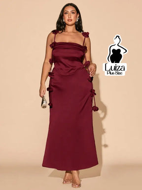 Vestido Longo Drapeado Aplicações Florais Laterais Plus Size Vestido Longo Drapeado Aplicações Florais Laterais Plus