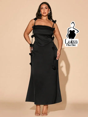 Vestido Longo Drapeado Aplicações Florais Laterais Plus Size Vestido Longo Drapeado Aplicações Florais Laterais Plus