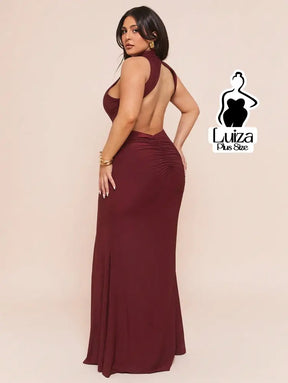 Vestido Longo Gola Alta Detalhe Metal Cintura Plus Size Vestido Longo Gola Alta Detalhe Metal Cintura Plus Size