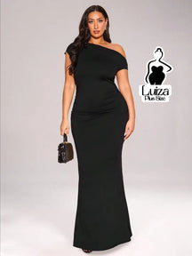 Vestido Longo Um Ombro Só Detalhe Assimétrico Plus Size Preto / G Vestido Longo Um Ombro Só Detalhe Assimétrico Plus