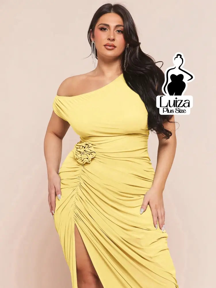 Vestido Longo Um Ombro Só Drapeado Detalhe Floral Plus Size Vestido Longo Um Ombro Só Drapeado Detalhe Floral Plus Size