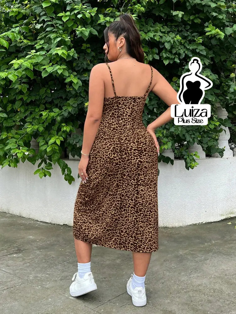 Vestido Midi Animal Print Alças Finas Fenda Lateral Plus Size Vestido Midi Animal Print Alças Finas Fenda Lateral Plus