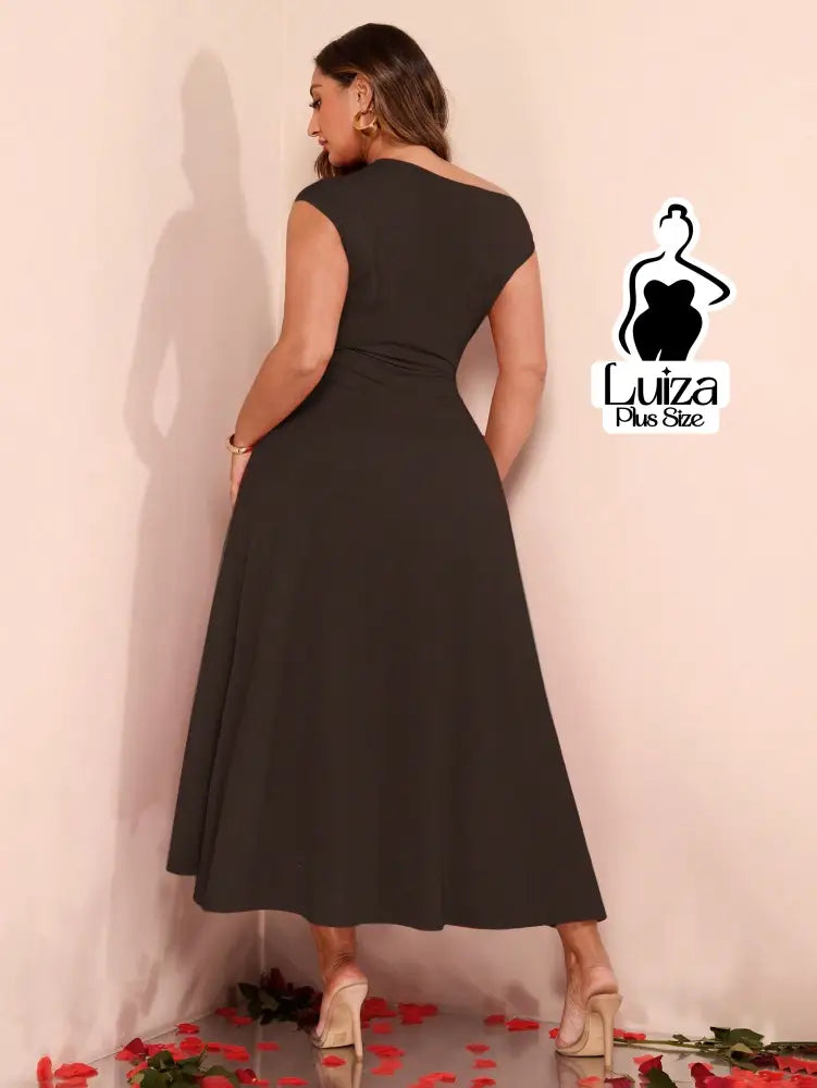 Vestido Midi Assimétrico Um Ombro Fenda Lateral Plus Size Vestido Midi Assimétrico Um Ombro Fenda Lateral Plus Size
