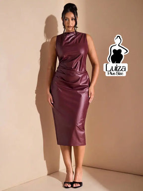 Vestido Midi Couro Sintético Drapeado Na Cintura Plus Size Vestido Midi Couro Sintético Drapeado Na Cintura Plus Size