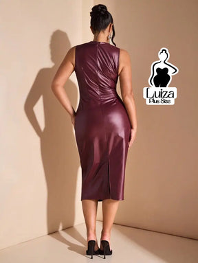 Vestido Midi Couro Sintético Drapeado Na Cintura Plus Size Vestido Midi Couro Sintético Drapeado Na Cintura Plus Size
