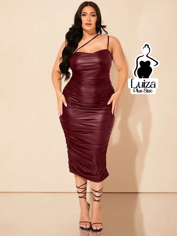 Vestido Midi Justo Couro Sintético Drapeado Plus Size Vestido Midi Justo Couro Sintético Drapeado Plus Size