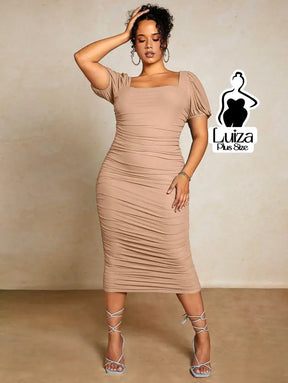 Vestido Midi Justo Decote Quadrado Manga Bufante Plus Size Vestido Midi Justo Decote Quadrado Manga Bufante Plus Size