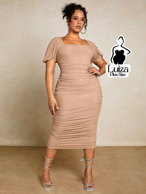 Vestido Midi Justo Decote Quadrado Manga Bufante Plus Size Vestido Midi Justo Decote Quadrado Manga Bufante Plus Size