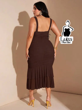 Vestido Midi Justo Detalhe Drapeado Saia Plissada Plus Size Vestido Midi Justo Detalhe Drapeado Saia Plissada Plus Size