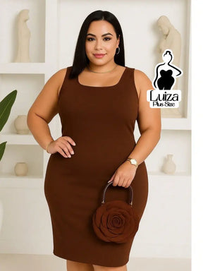 Vestido Midi Justo Sem Mangas Decote Quadrado Plus Size Vestido Midi Justo Sem Mangas Decote Quadrado Plus Size