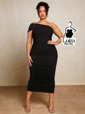 Vestido Midi Justo Um Ombro Só Efeito Drapeado Plus Size Vestido Midi Justo Um Ombro Só Efeito Drapeado Plus Size