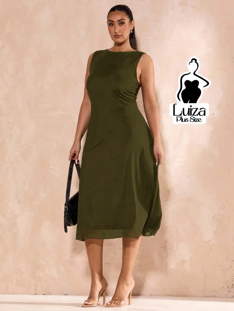 Vestido Midi Minimalista Sem Mangas Elegante Plus Size Vestido Midi Minimalista Sem Mangas Elegante Plus Size