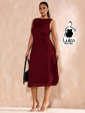 Vestido Midi Minimalista Sem Mangas Elegante Plus Size Vestido Midi Minimalista Sem Mangas Elegante Plus Size