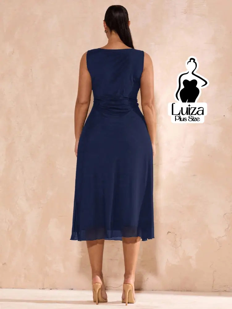 Vestido Midi Minimalista Sem Mangas Elegante Plus Size Vestido Midi Minimalista Sem Mangas Elegante Plus Size