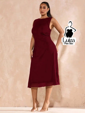 Vestido Midi Minimalista Sem Mangas Elegante Plus Size Vestido Midi Minimalista Sem Mangas Elegante Plus Size